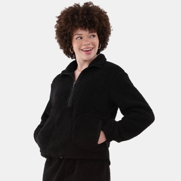 No Boundaries Women’s Half Zip Plush
Pullover with Pocket - Picture 2 of 4